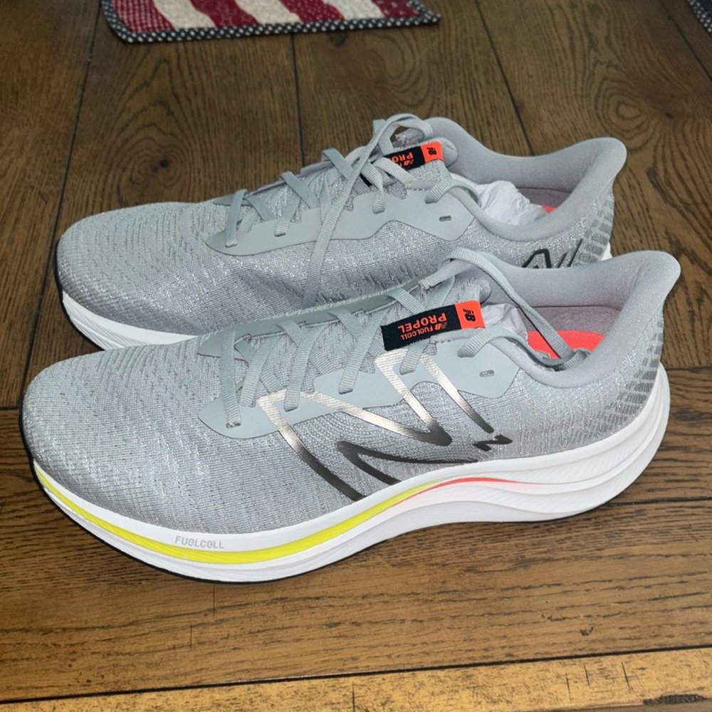 Men’s new balance fuelcell propel v4 size 12
